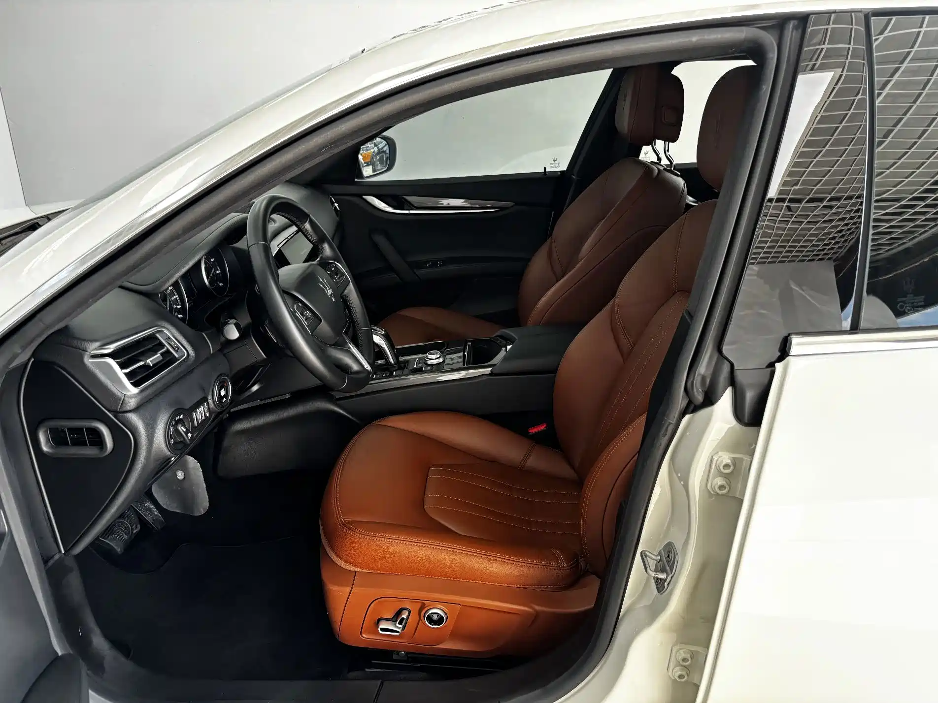 صورة 12 - Maserati Ghibli