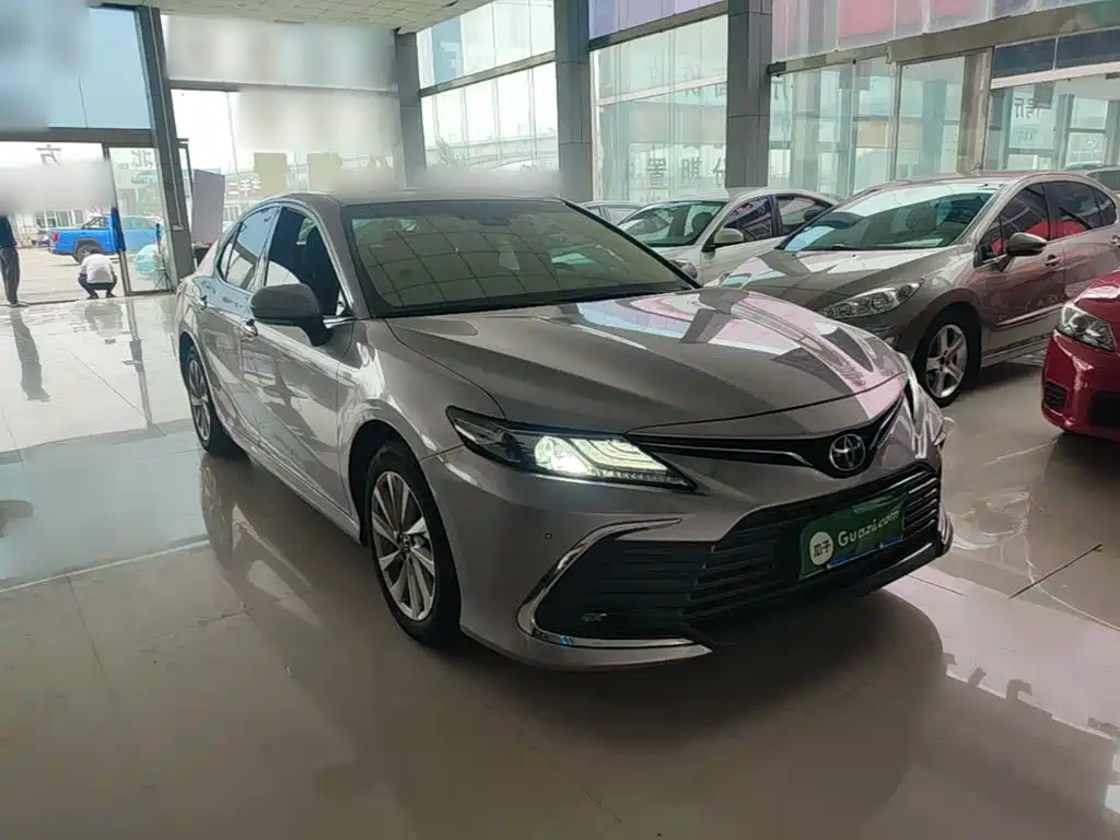 Фото 4 - Toyota Camry