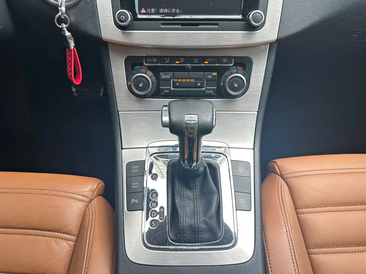صورة 10 - Volkswagen FAW-Volkswagen CC