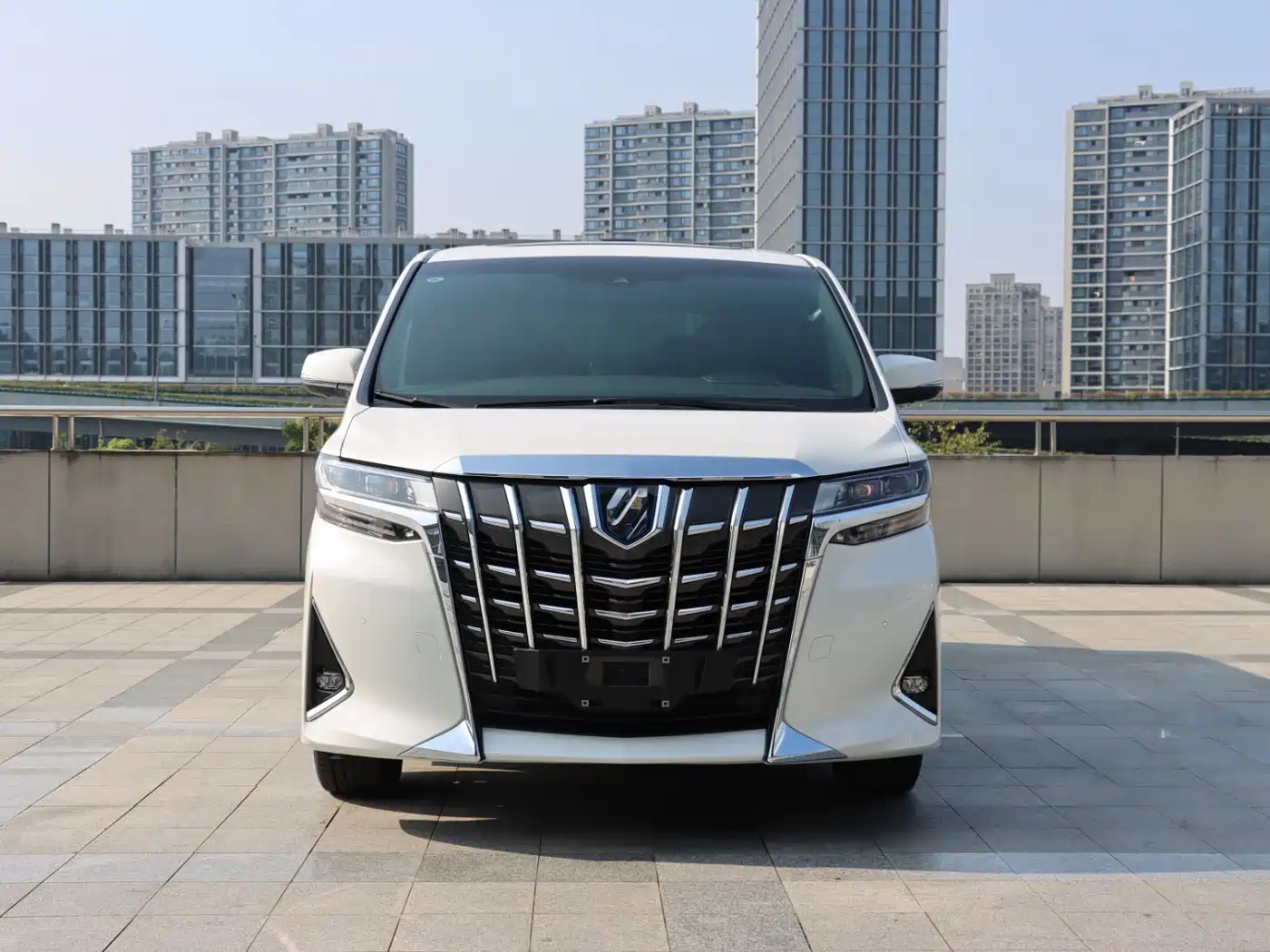 Toyota Alphard 2021 Hybrid 2.5L Premium фото 2