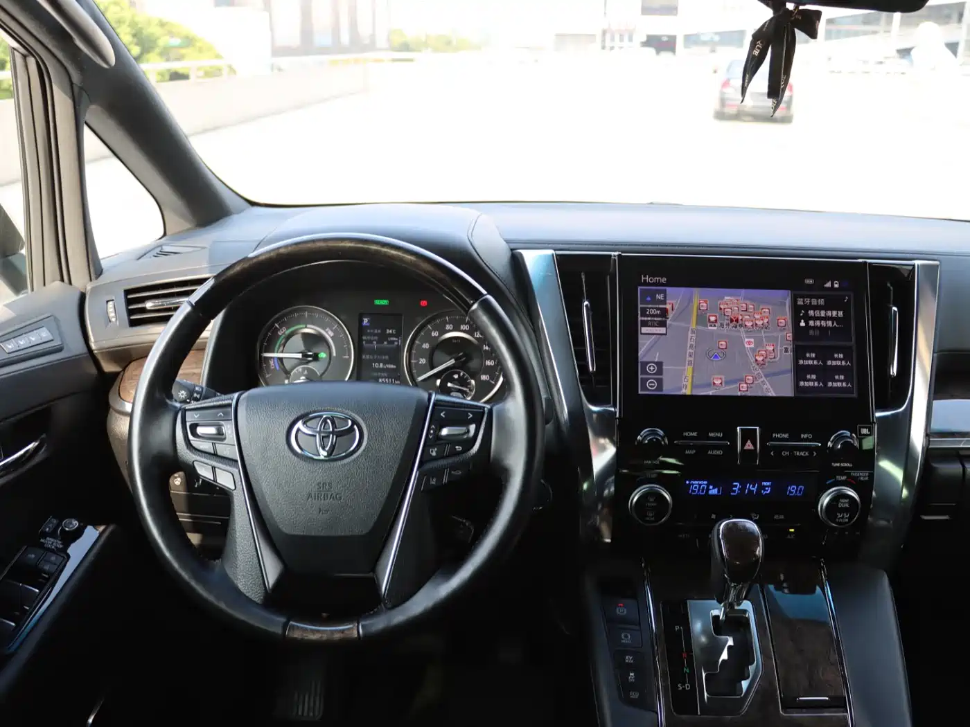 Toyota Alphard 2021 Hybrid 2.5L Premium фото 12