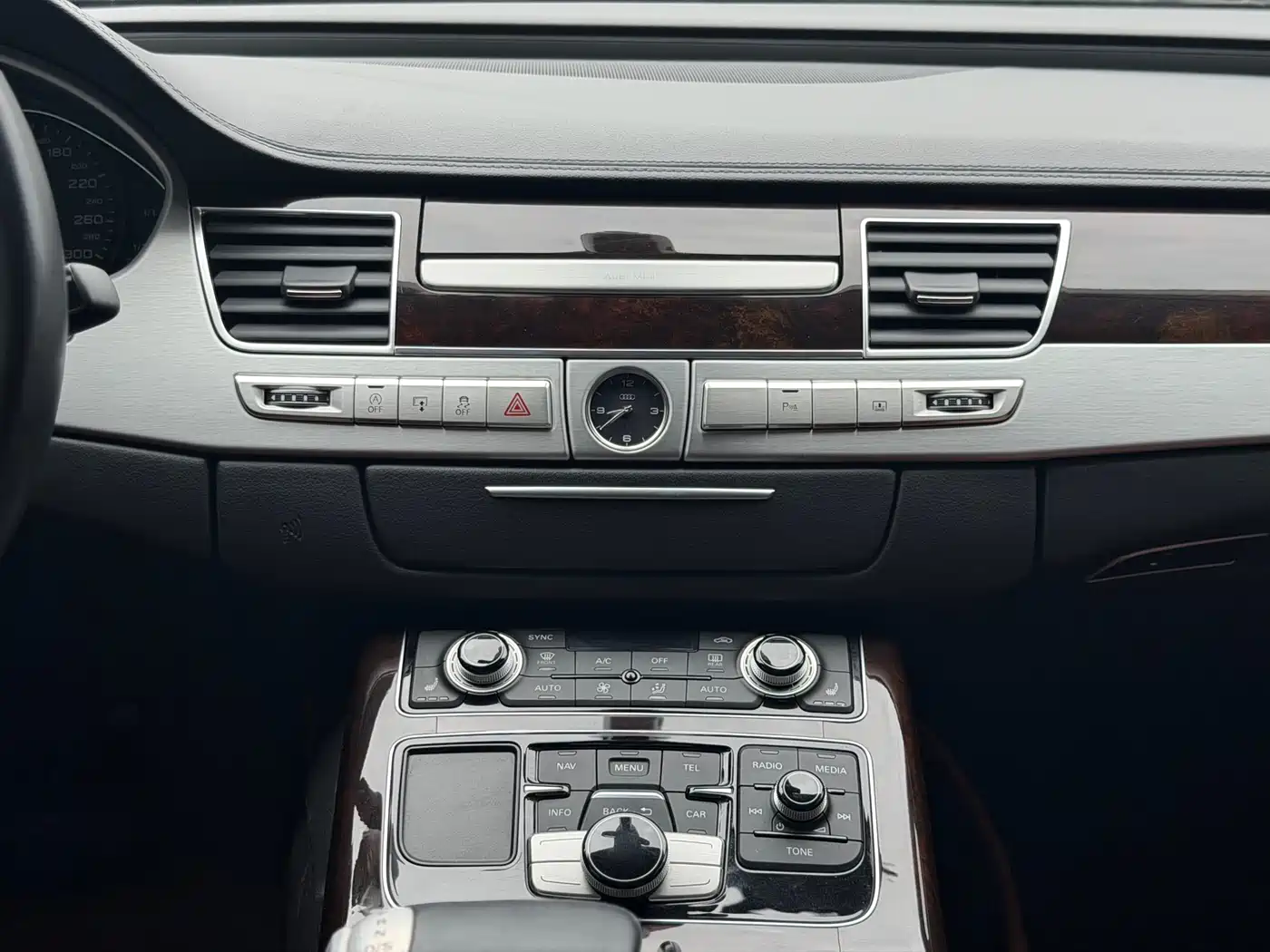 Audi A8 2016 A8L 45 TFSI quattro Comfort фото 15
