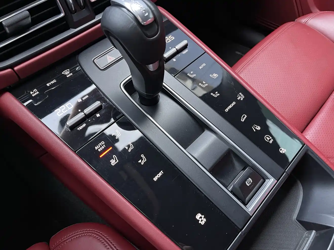 Porsche Macan 2022 Macan 2.0T фото 12