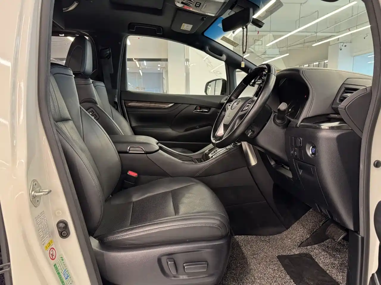 Toyota Alphard 2018 3.5L Premium фото 5
