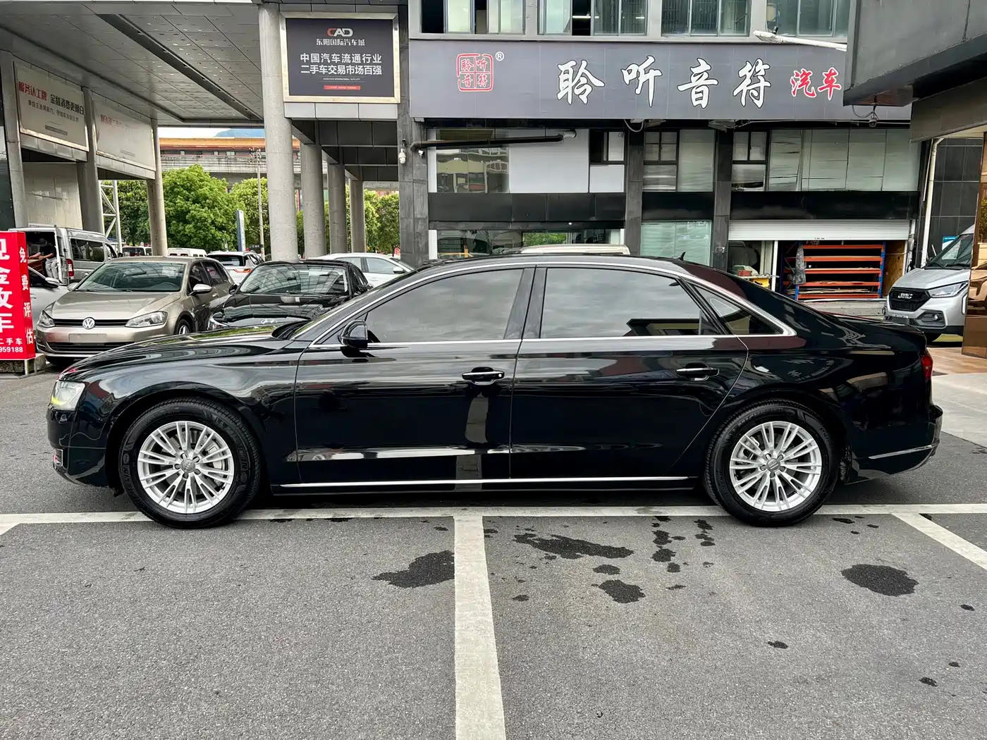 Audi A8 2014 A8L 45 TFSI quattro Comfort фото 16