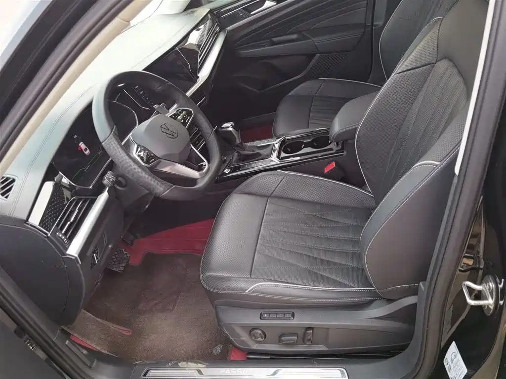 Volkswagen Passat 2022 330TSI Luxury Edition фото 11