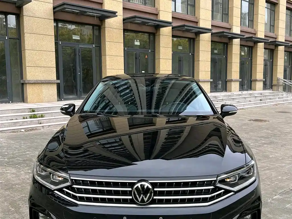 Volkswagen Magotan 2023 Model 2 Million Commemorative Edition 330TSI DSG Luxury фото 2
