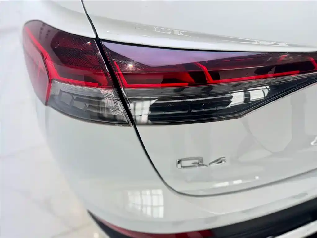 Audi Q4 e-tron 2023 40 e-tron Creation Night Edition фото 10