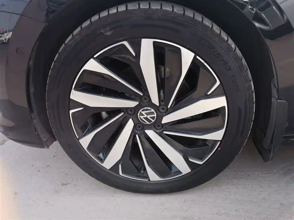 Volkswagen Passat 2022 330TSI Luxury Edition фото 25