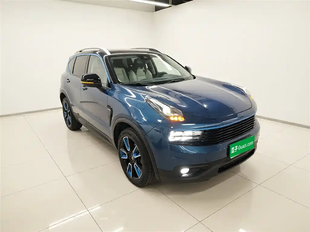 Lynk & Co 01 2017 2.0T 2WD Pro Shine Edition фото 4