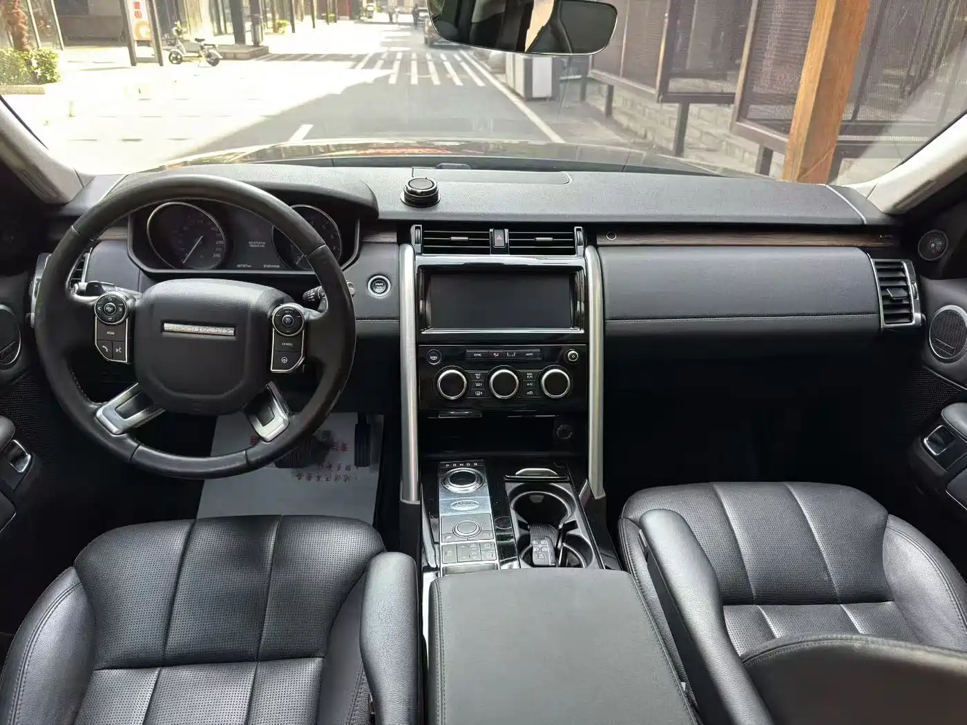 Land Rover Discovery 2017 3.0 SC V6 HSE фото 6