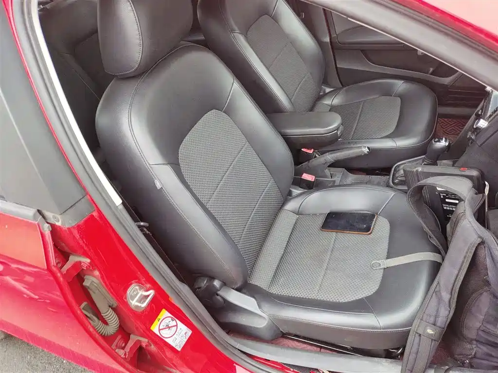 Škoda Skoda Rapid Spaceback 2014 1.6L Automatic Joy Edition фото 20