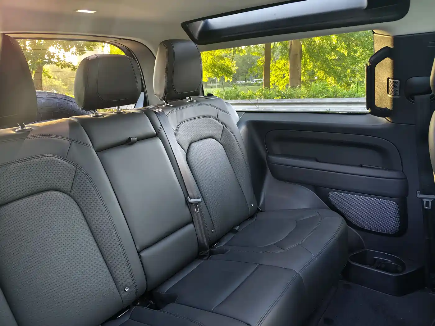 Land Rover Defender 2024 90 3.0T P400 HSE фото 9