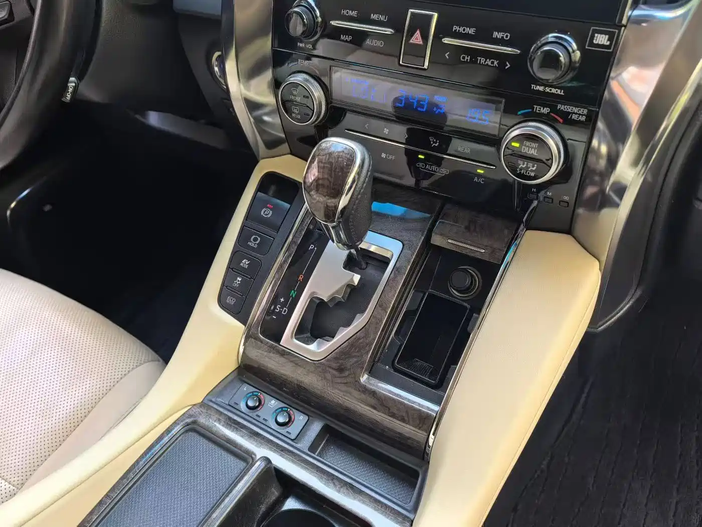 Toyota Alphard 2021 Hybrid 2.5L Ultimate фото 5