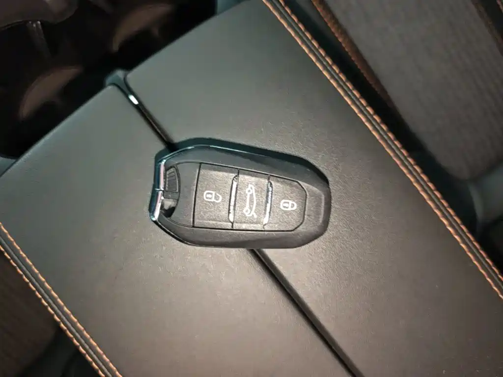 Фото 9 - Peugeot 5008