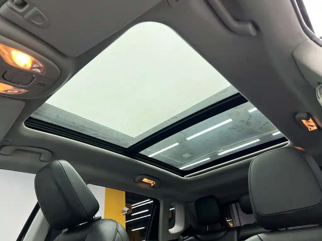 Фото 16 - Jeep Compass