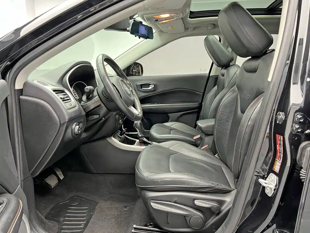 Фото 14 - Jeep Compass