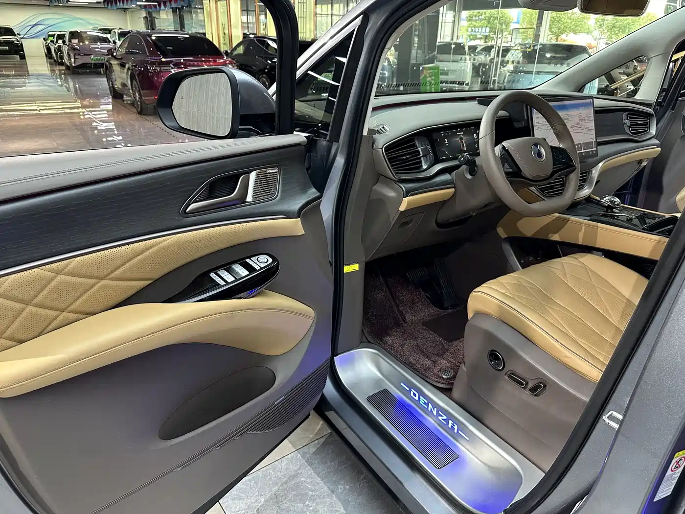 Denza D9 2022 DM-i 970 AWD Flagship фото 7