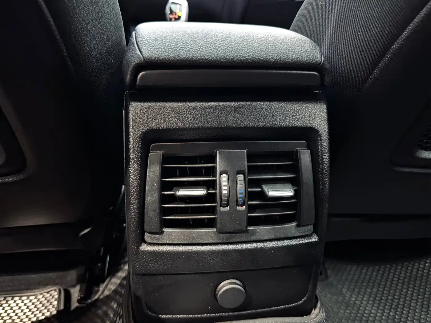 BMW 1 Series (Import) 2015 120i Leading фото 18
