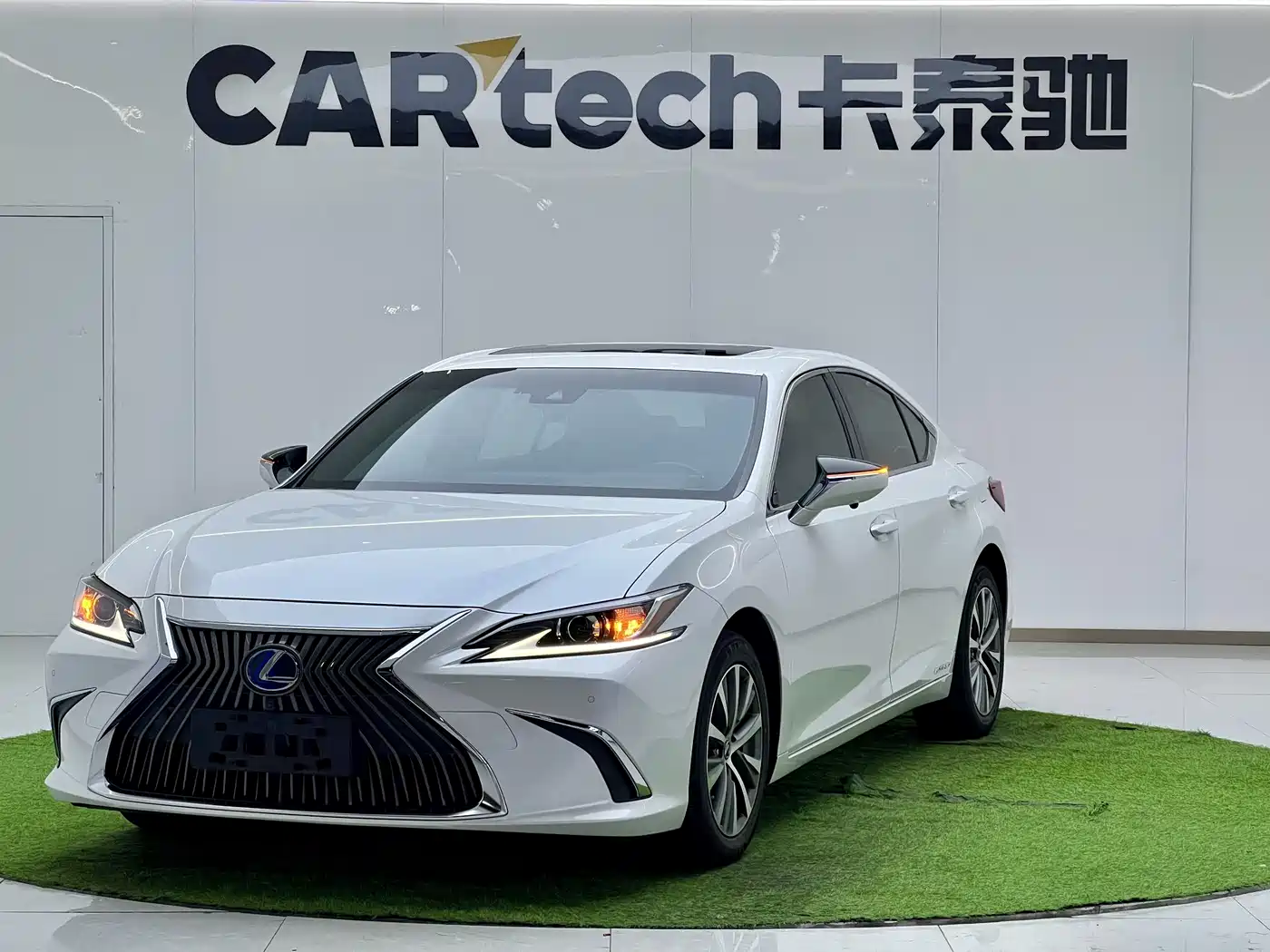 Lexus ES 2018 300h Excellence Edition China V