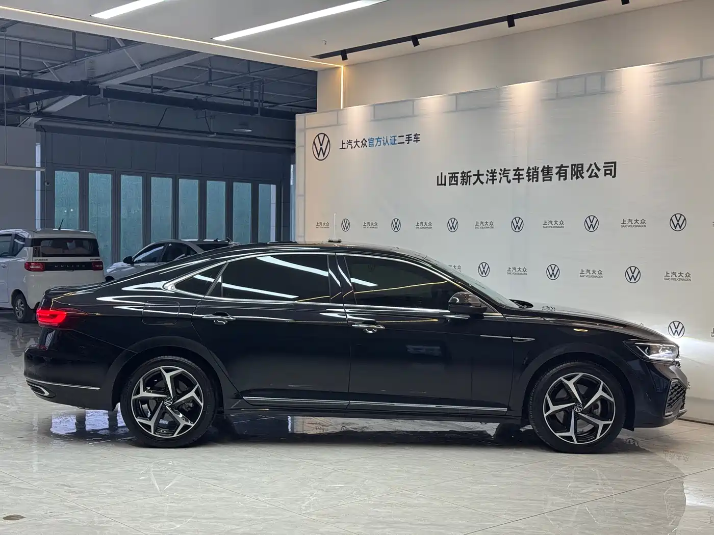 Volkswagen Passat 2024 380TSI Starlight Dragon Glory Edition фото 3