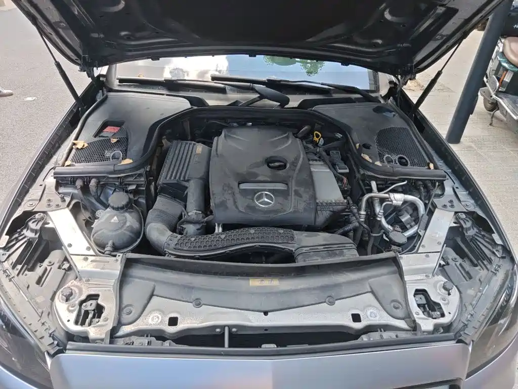 Фото 16 - Mercedes-Benz E-Class