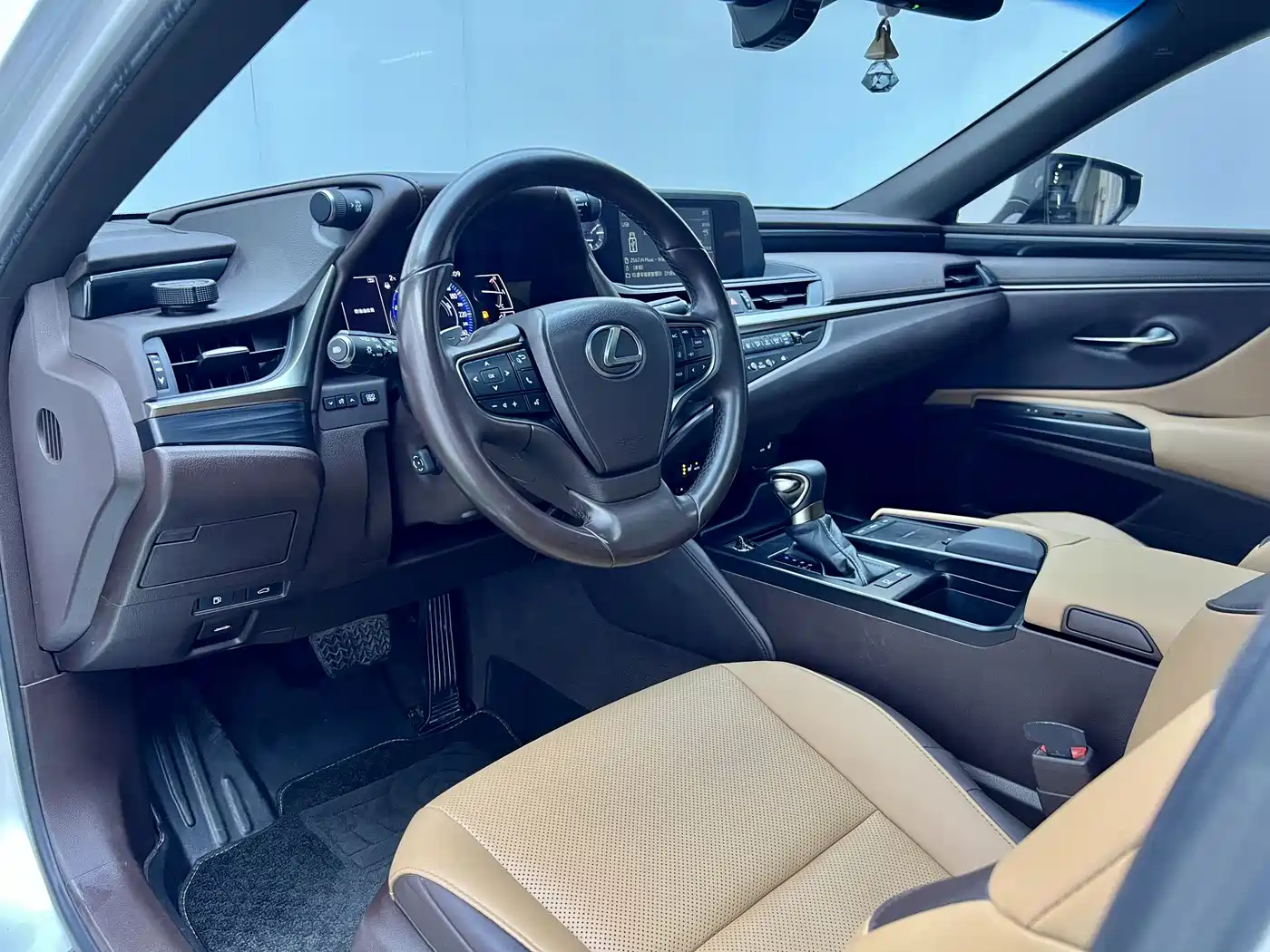 Lexus ES 2018 300h Excellence Edition China V фото 12