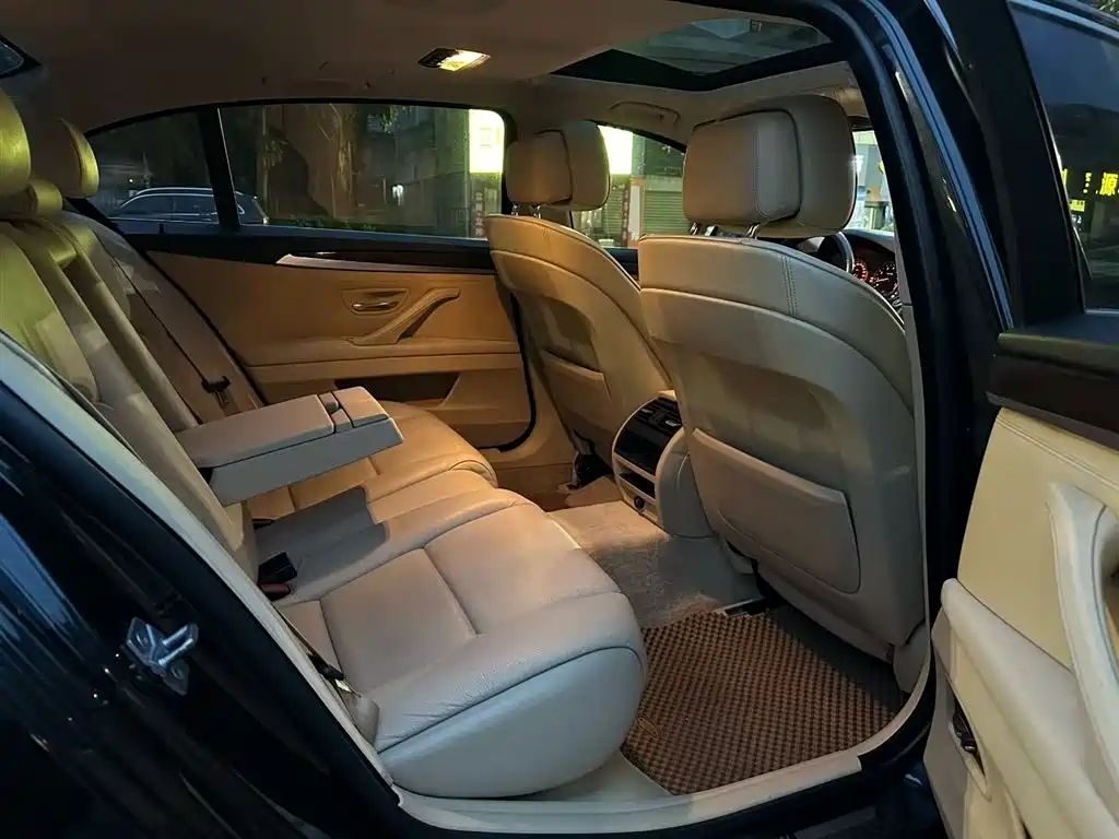 BMW 5 Series 2013 530Li Leadership фото 8