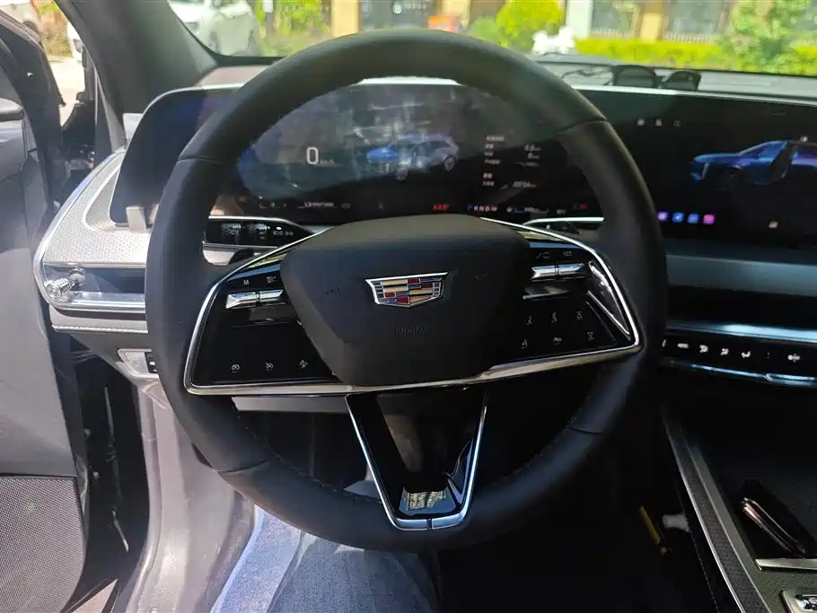 Cadillac XT5 2025 2.0T Luxury фото 15