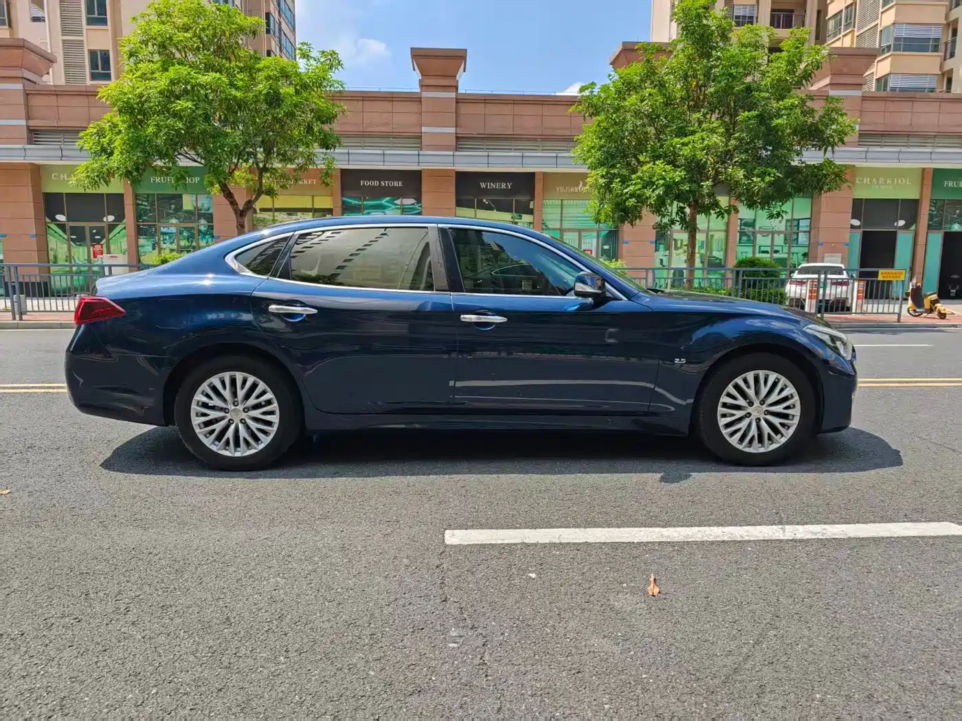 Infiniti Q70 2017 2017 Q70L 2.5L Enjoyment Edition
