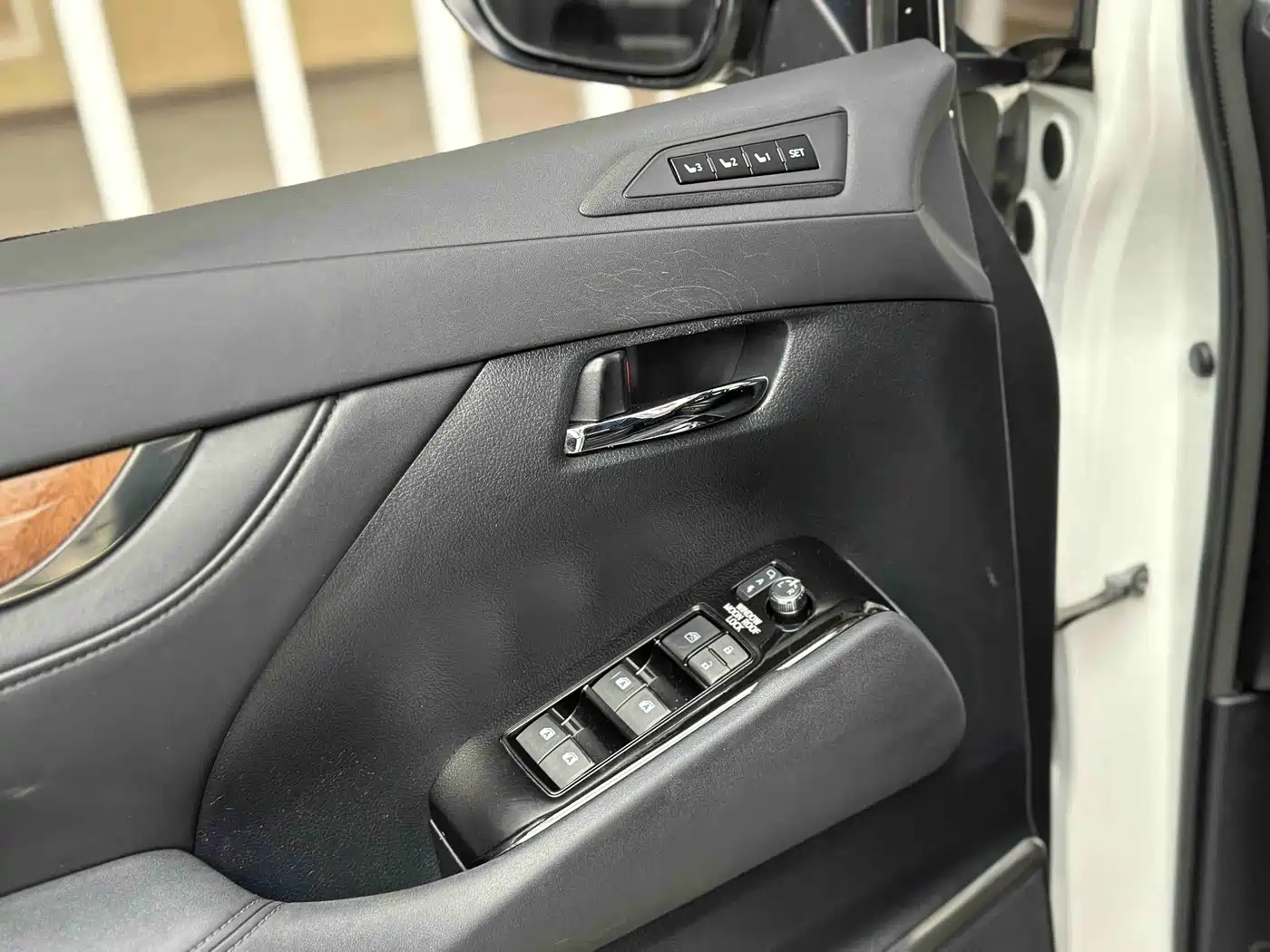 Toyota Alphard 2015 3.5L Premium Edition фото 9