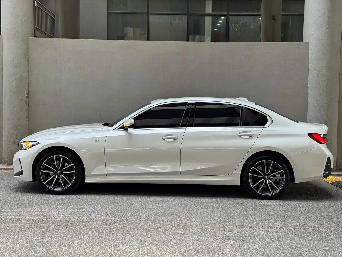 BMW 3 Series 2023 320Li M Sport Package фото 3