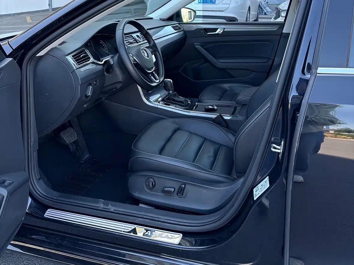 Volkswagen Passat 2017 330TSI DSG Prestige фото 9