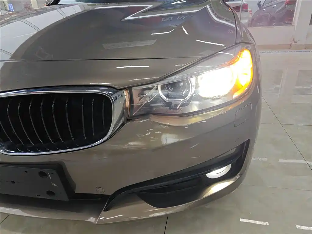 BMW 3 Series GT 2017 320i Fashion фото 24