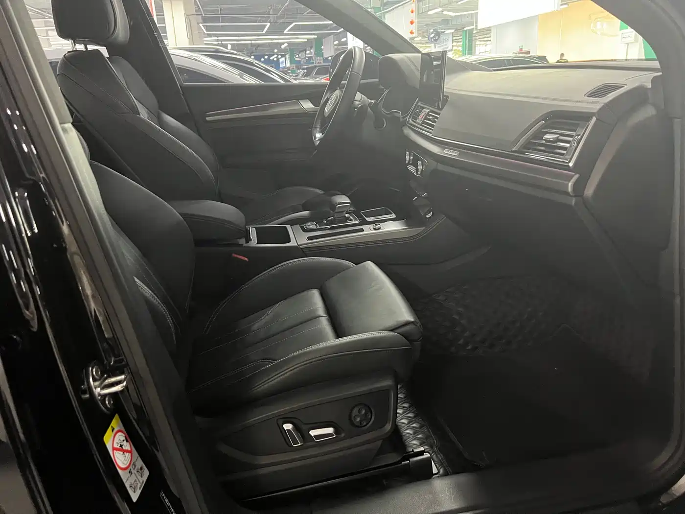 Audi Q5L 2024 Model 40 TFSI Luxury Dynamic фото 14
