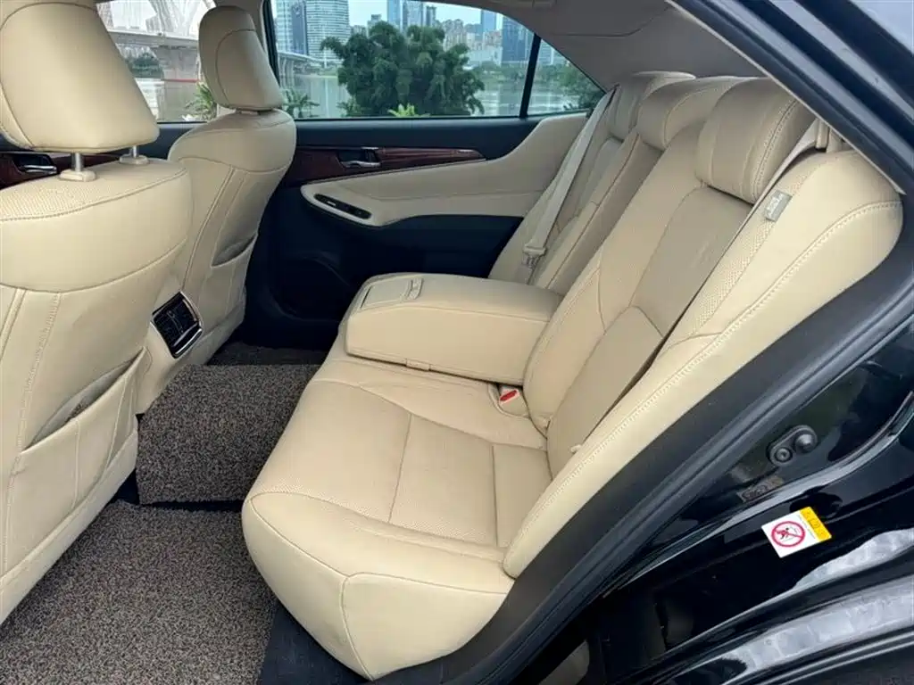 Toyota Crown 2015 2.0T Fashion фото 9