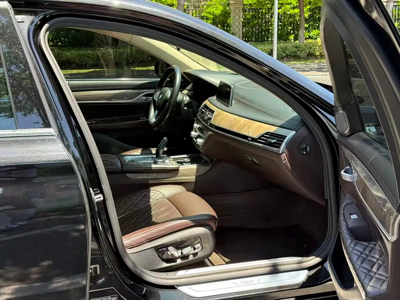 BMW 7 Series 2021 Model 740Li Leading Luxury Package фото 5