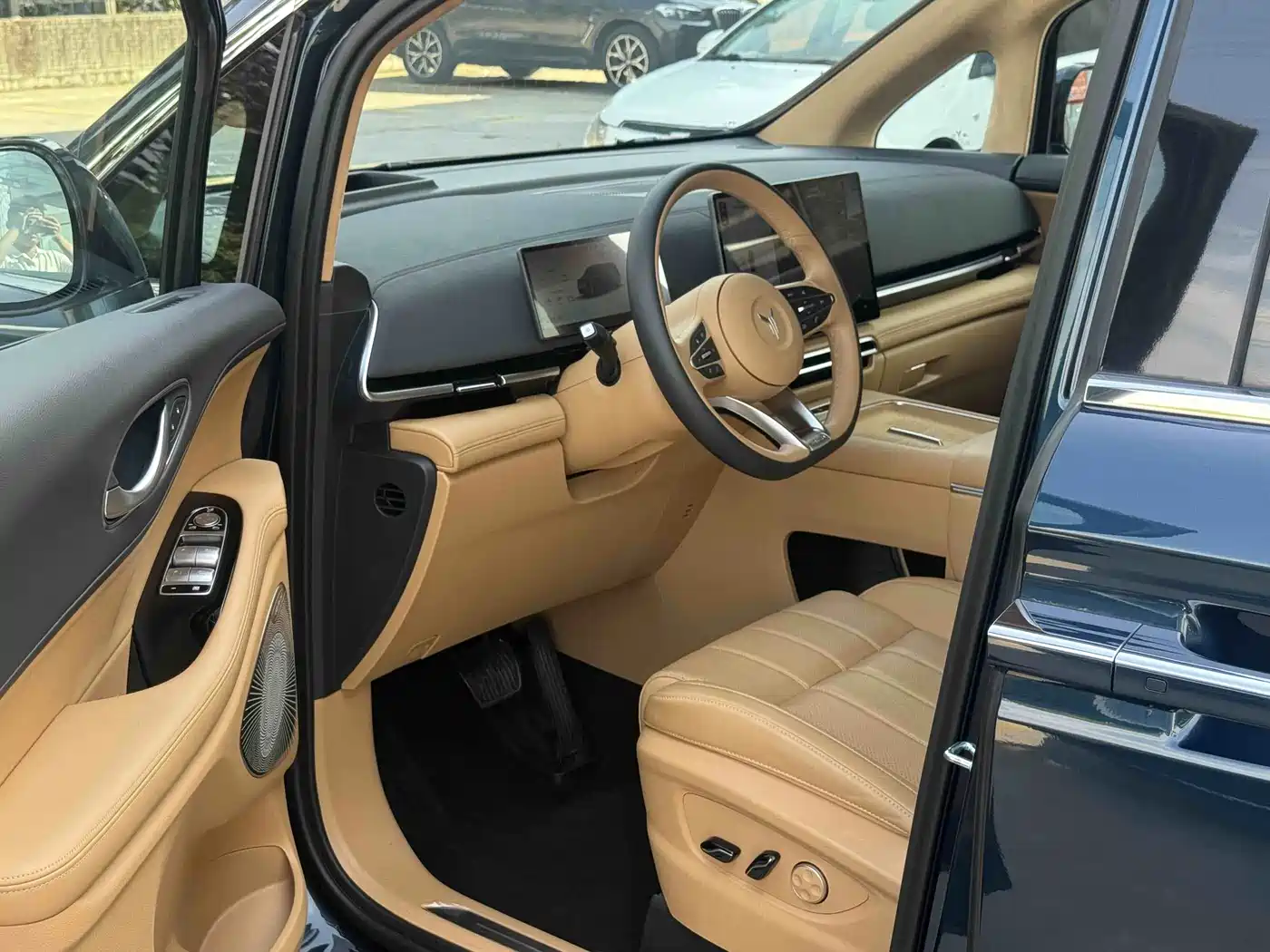 Voyah Auto Voyah Dreamer 2025 Model EV 4WD Premium QianKun Edition фото 6