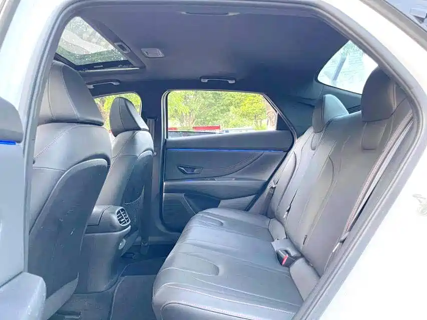 Hyundai Elantra 2021 1.5L CVT GLX Elite Edition фото 9