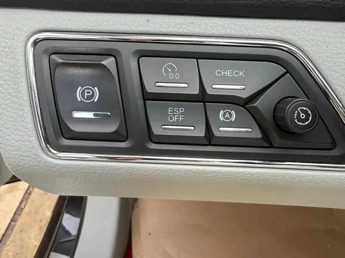 Hongqi H7 фото 18