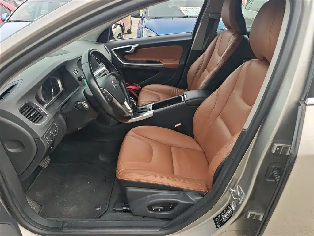 Фото 15 - Volvo S60