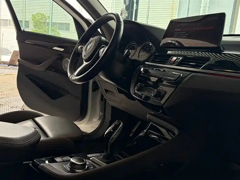 BMW X1 2022 sDrive20Li Premium фото 22