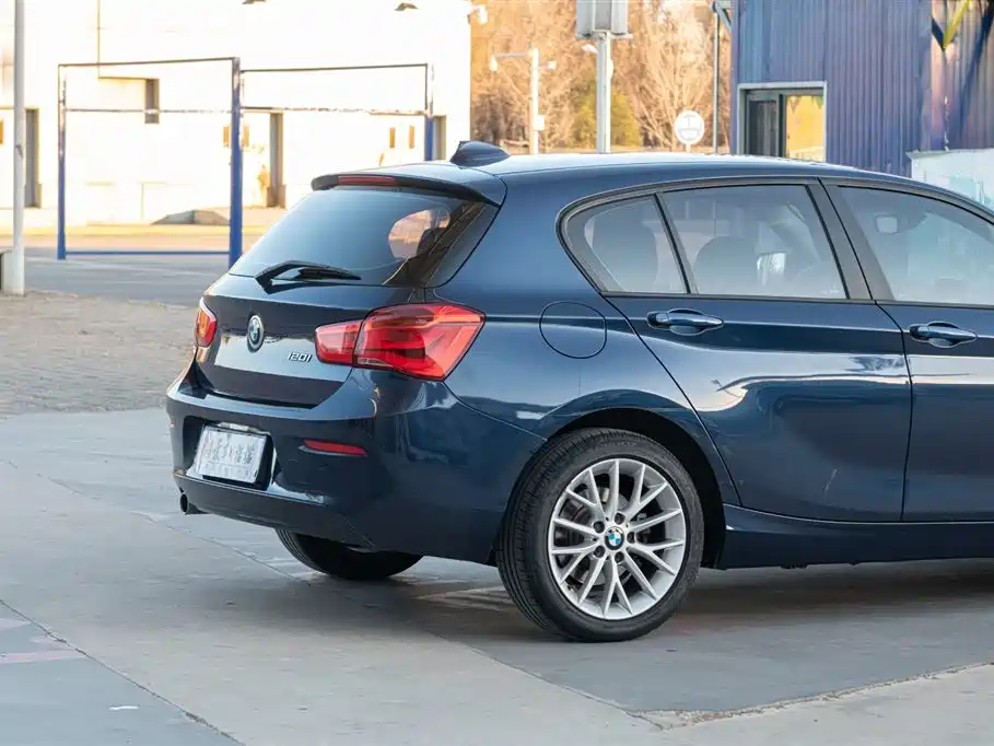 BMW 1 Series (Import) 2015 120i Leading фото 17