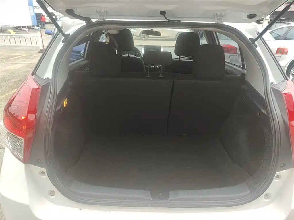 Toyota YARiS L Zhi Xuan 2015 1.5E Auto Charming Edition фото 18