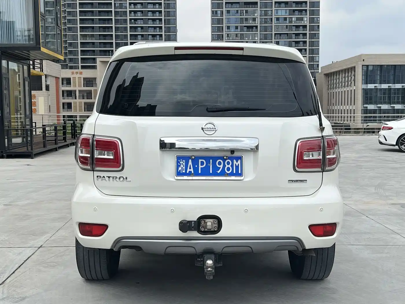 Nissan Patrol 2018 4.0L Leadership фото 5