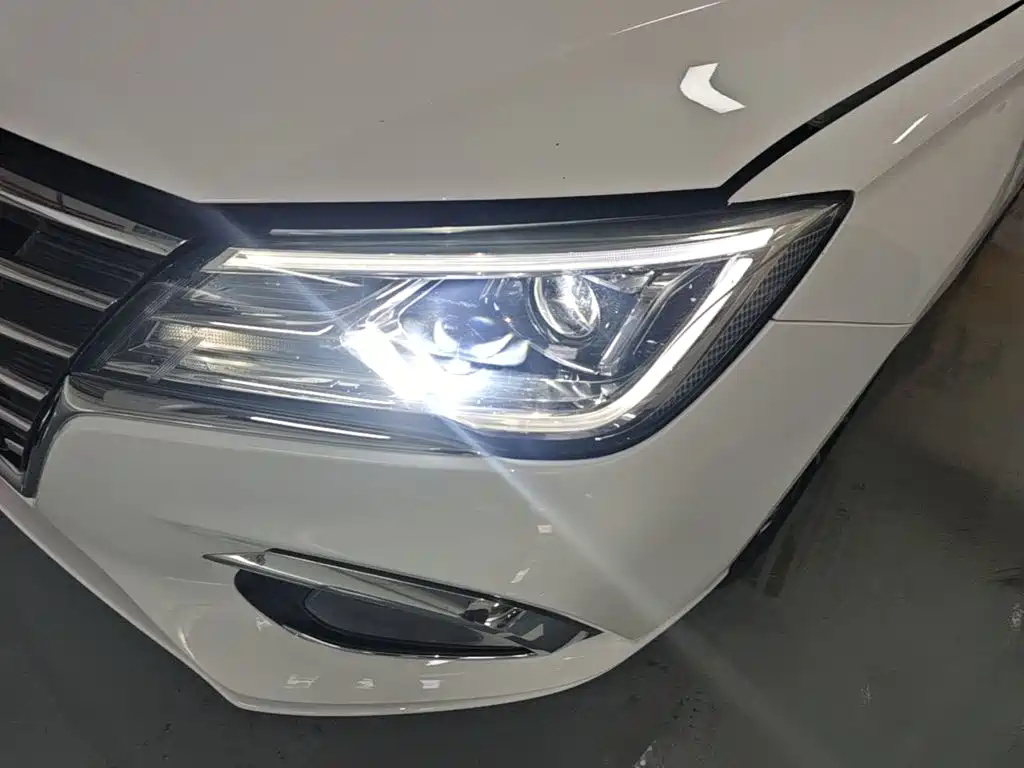 Фото 24 - Roewe i5