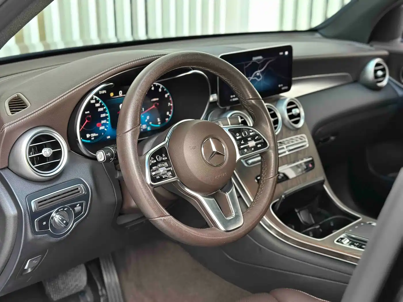 Mercedes-Benz GLC 2022 Facelift GLC 300 L 4MATIC Dynamic Collector's Edition фото 10