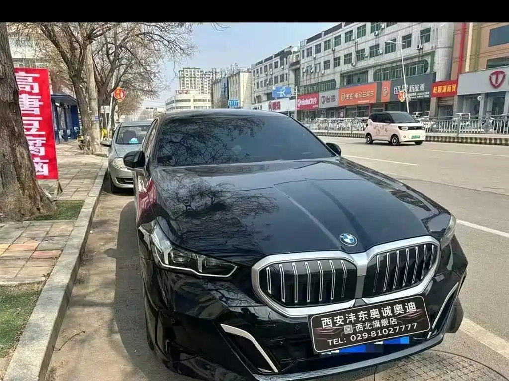 BMW 5 Series 2024 525Li Luxury Package