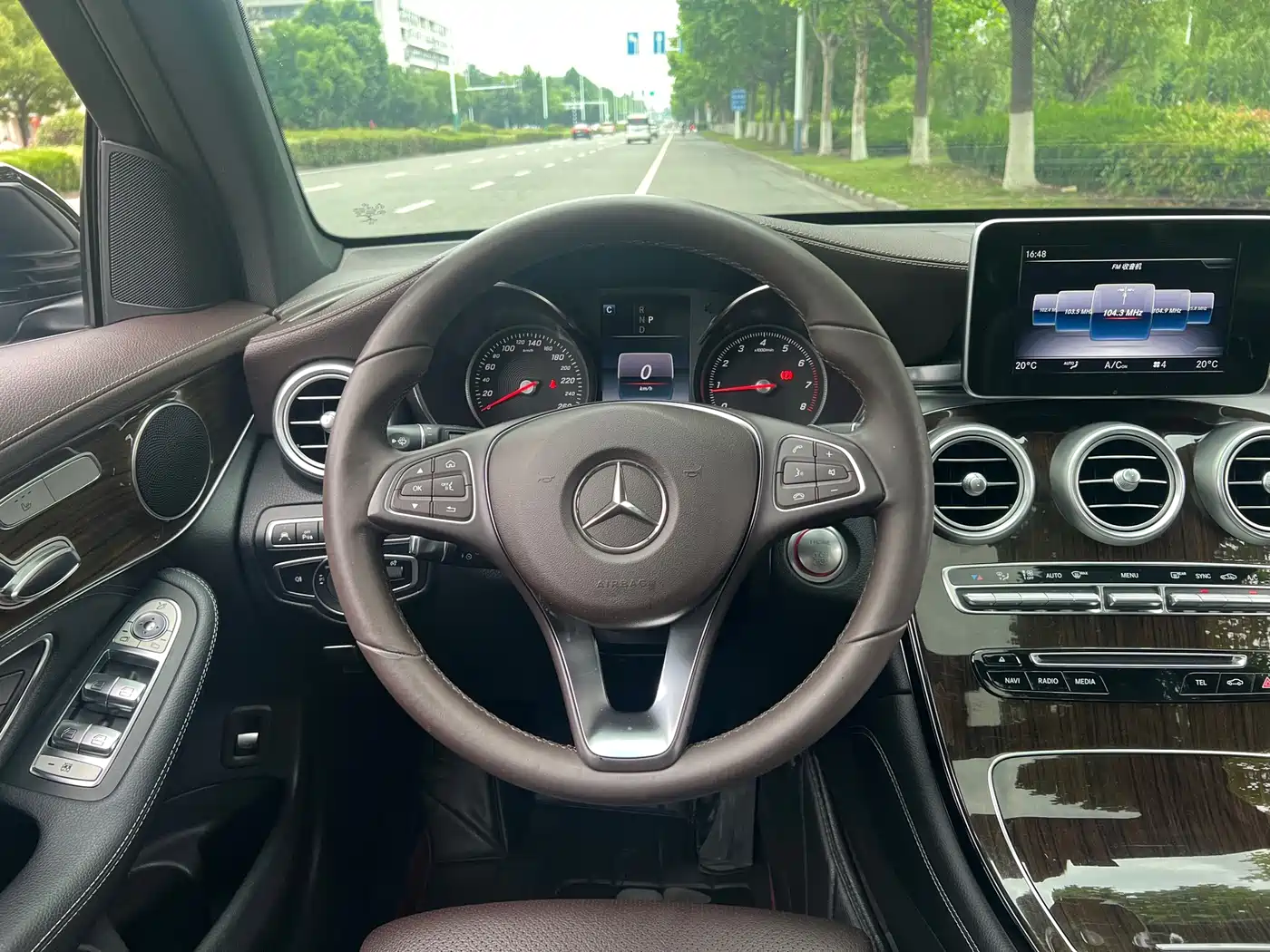 Mercedes-Benz GLC 2018 Facelift GLC 260 4MATIC Luxury фото 11