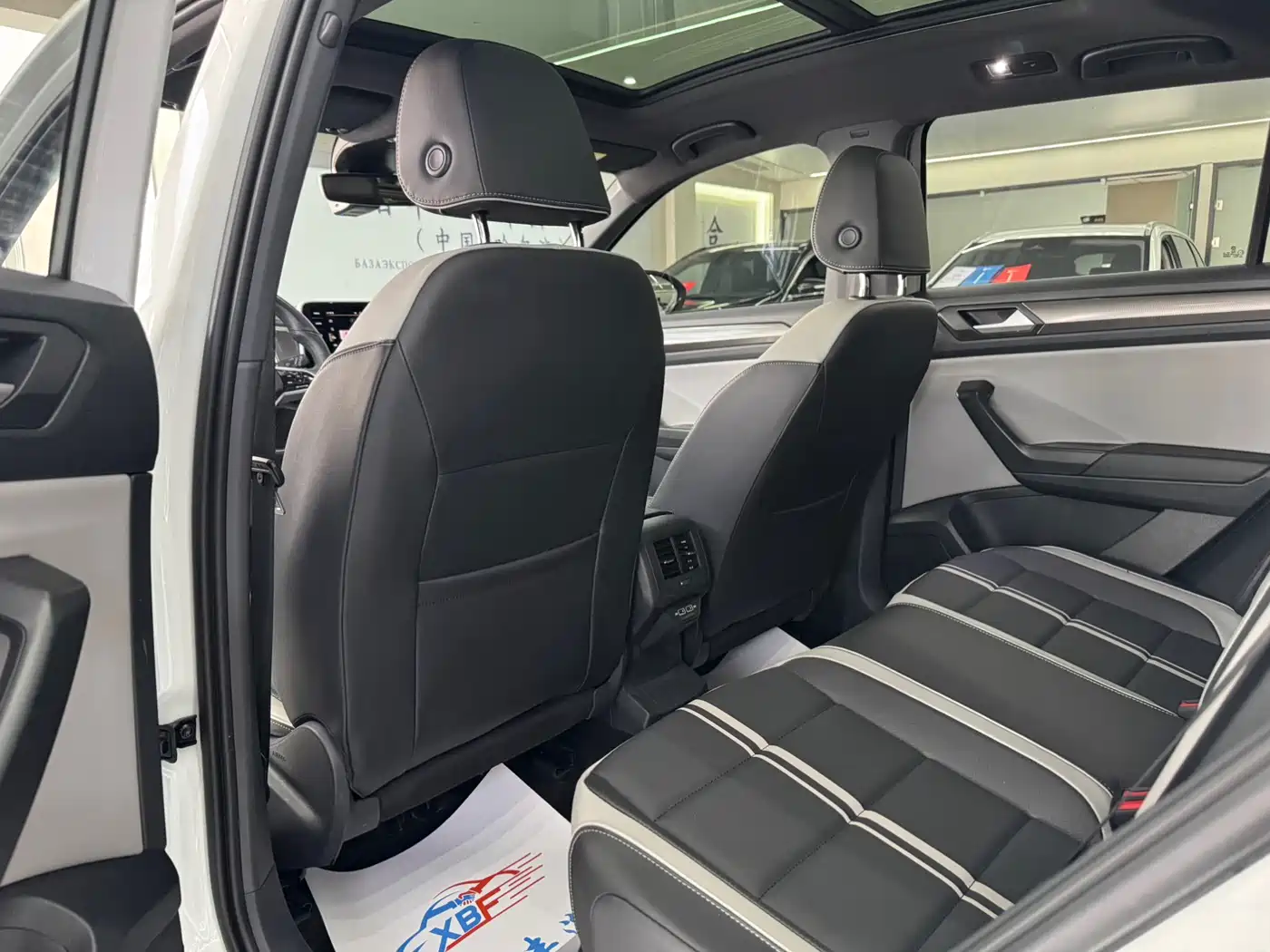 Volkswagen T-ROC 2024 300TSI DSG 2WD Morning Light Edition фото 7